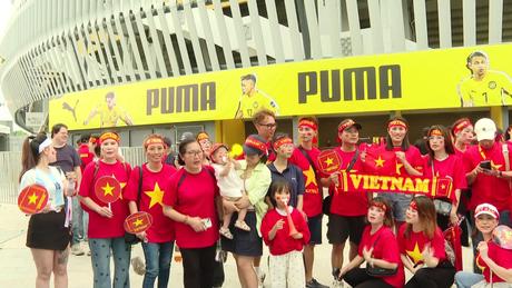 Cổ động viên Việt Nam mong chờ một trận đấu sôi động, kịch tích
