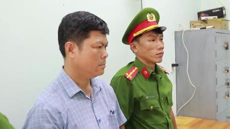 Bắt nguyên Chánh văn phòng UBND huyện Bù Đăng, tỉnh Bình Phước