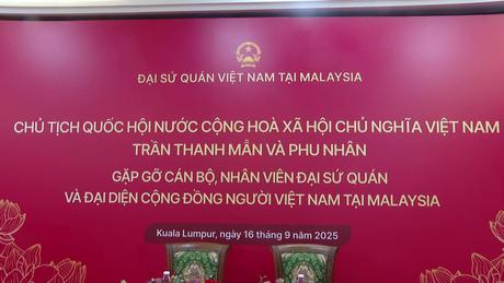 Chủ tịch Quốc hội gặp gỡ cộng đồng người Việt tại Malaysia