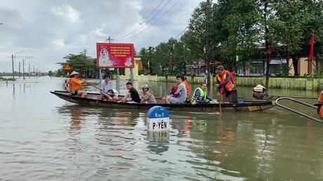 Đồng bào cả nước hướng về vùng ngập miền trung