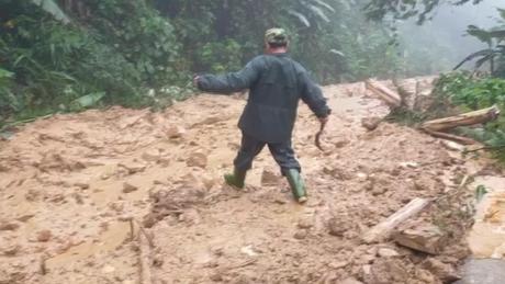 Nhiều tuyến đường giao thông ở Quảng Trị bị sạt lở, ngập lụt