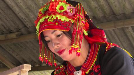 Kỹ nghệ kéo sợi của phụ nữ Dao