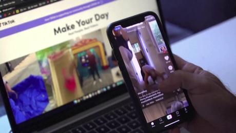 Pháp ủng hộ siết thời gian dùng mạng xã hội của trẻ vị thành niên