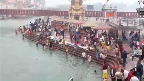 Người dân các nước nguyện cầu trong năm mới