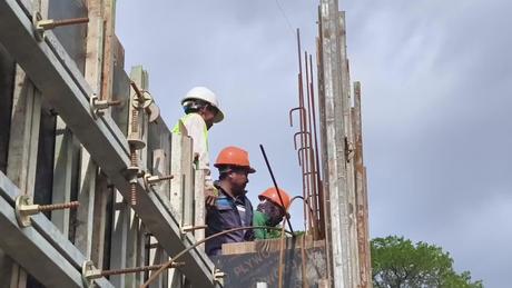 Năm mới rộn ràng trên công trình “Chiếc nhẫn Hòa bình”