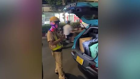 Tây Ninh phát hiện ô tô chở 2.000 bao thuốc lá ngoại nhập lậu