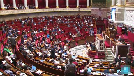 Pháp thông qua dự luật ngân sách