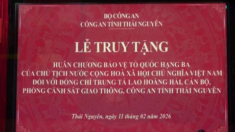 Truy tặng Huân chương Bảo vệ Tổ quốc hạng Ba cho Trung tá Lao Hoàng Hải