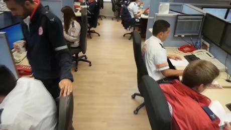 Những tình nguyện viên đối mặt bão lửa để cứu người