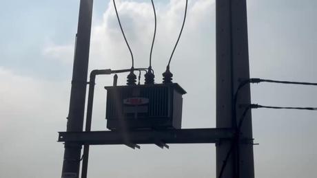 Dùng sào tự chế cắt dây điện, nam thanh niên bị phóng điện tử vong