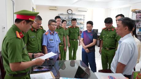 Khởi tố, bắt tạm giam cán bộ thuế nhận tiền của doanh nghiệp
